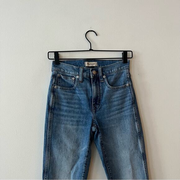 Madewell Cali Demi-Boot Jeans in Comfort Stretch: Eco Edition - Picture 4 of 9